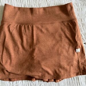 Vuori Women's Mini Skirt in Rust Brown